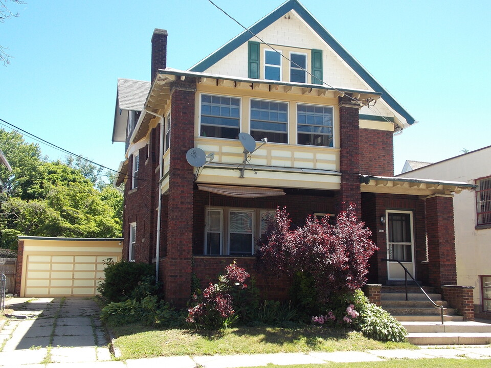819 Cherry St, Unit 819 Cherry St. in Erie, PA - Foto de edificio