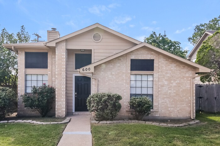 600 Rancho Dr in Mesquite, TX - Building Photo