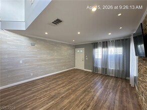 8848 Hampton Green Ave in Las Vegas, NV - Building Photo - Building Photo