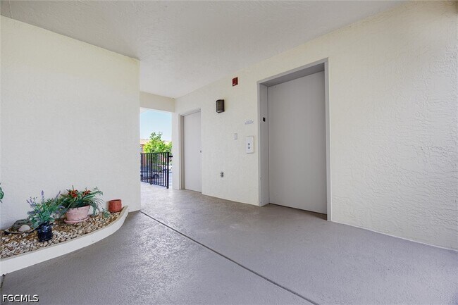 16200 Bay Pointe Blvd in North Fort Myers, FL - Building Photo - Building Photo