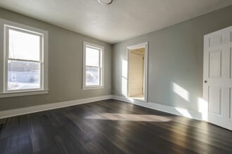 44 Olive St, Unit 1 in Clinton, MA - Foto de edificio - Building Photo