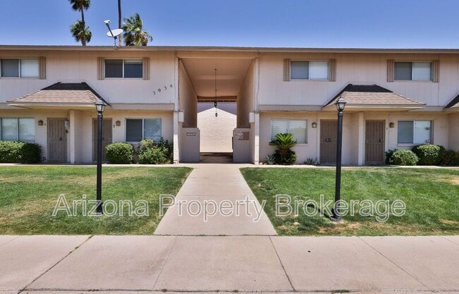 3934 E Piccadilly Rd in Phoenix, AZ - Building Photo - Building Photo