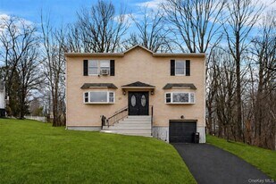 57 School Rd in Monroe, NY - Building Photo
