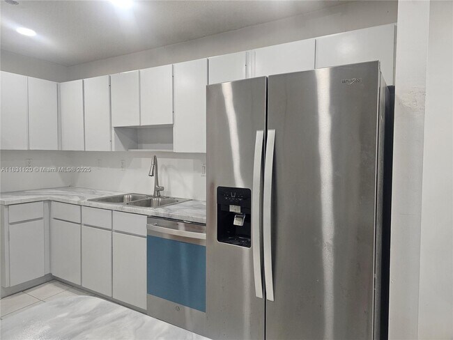 14203 SW 54th St in Miami, FL - Building Photo - Building Photo