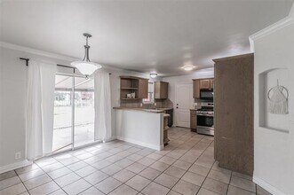 820 SW Southridge Dr in Burleson, TX - Building Photo - Building Photo