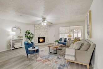 9717 Meadowheath Dr in Austin, TX - Building Photo - Building Photo