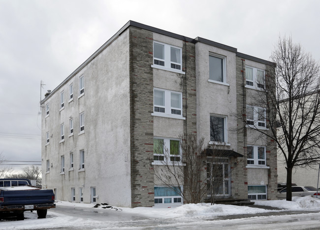 368 Blake Blvd in Ottawa, ON - Building Photo - Building Photo