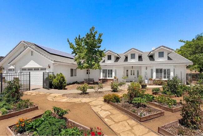 2090 Quail Meadow Rd in Ramona, CA - Foto de edificio - Building Photo