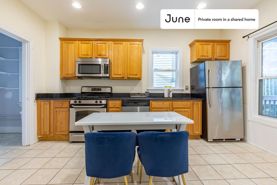 61 Hillside St Photo