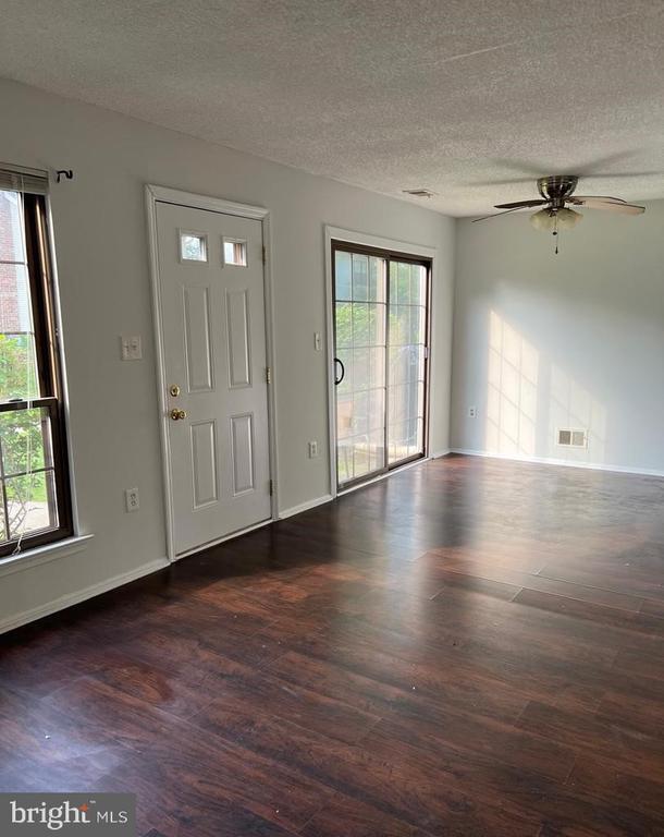 property at 90 Drewes Ct