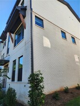 20 Peeples Dr in Lawrenceville, GA - Foto de edificio - Building Photo