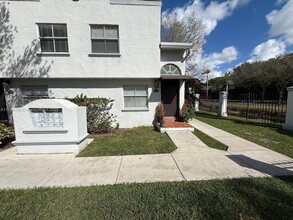 9723 NW 49th Terrace in Doral, FL - Building Photo - Building Photo