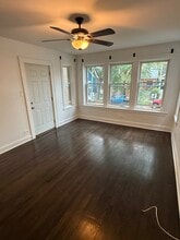 4872 W Homer St, Unit 1st Floor in Chicago, IL - Foto de edificio - Building Photo