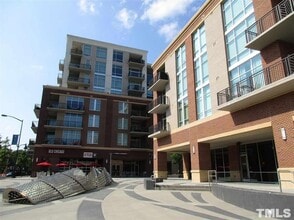 140 W Franklin St, Unit 229 in Chapel Hill, NC - Building Photo - Building Photo