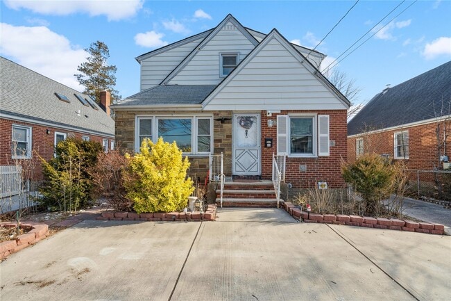 property at 316 New Hyde Park Rd