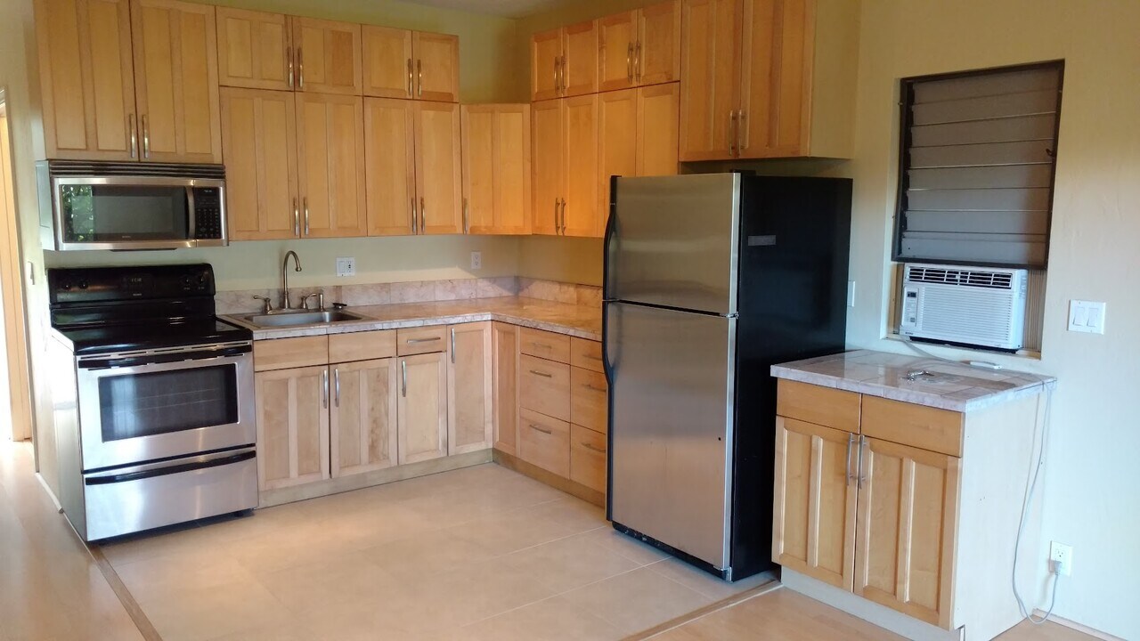 4435 Lower Honoapiilani Rd, Unit 130 in Lahaina, HI - Building Photo