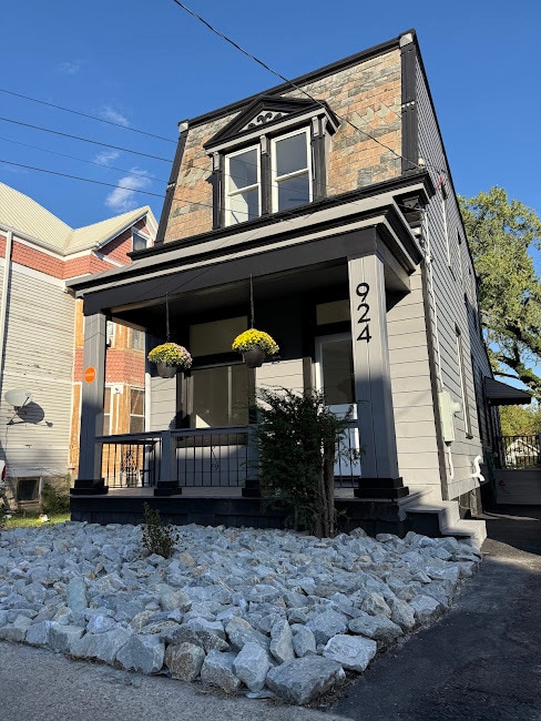 924 McPherson Ave in Cincinnati, OH - Foto de edificio - Building Photo