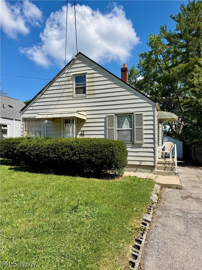 property at 26 Meadowbrook Ave