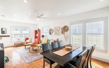 475 E French Pl in San Antonio, TX - Building Photo - Building Photo