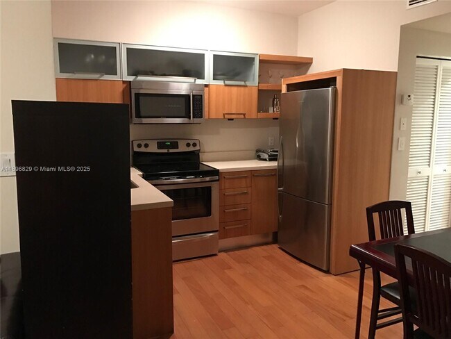 719 Meridian Ave in Miami Beach, FL - Building Photo - Building Photo