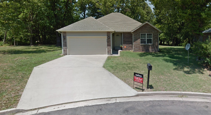 210 N Saint Clair Ct in Joplin, MO - Building Photo