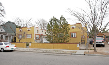 210 High St NE in Albuquerque, NM - Foto de edificio - Building Photo