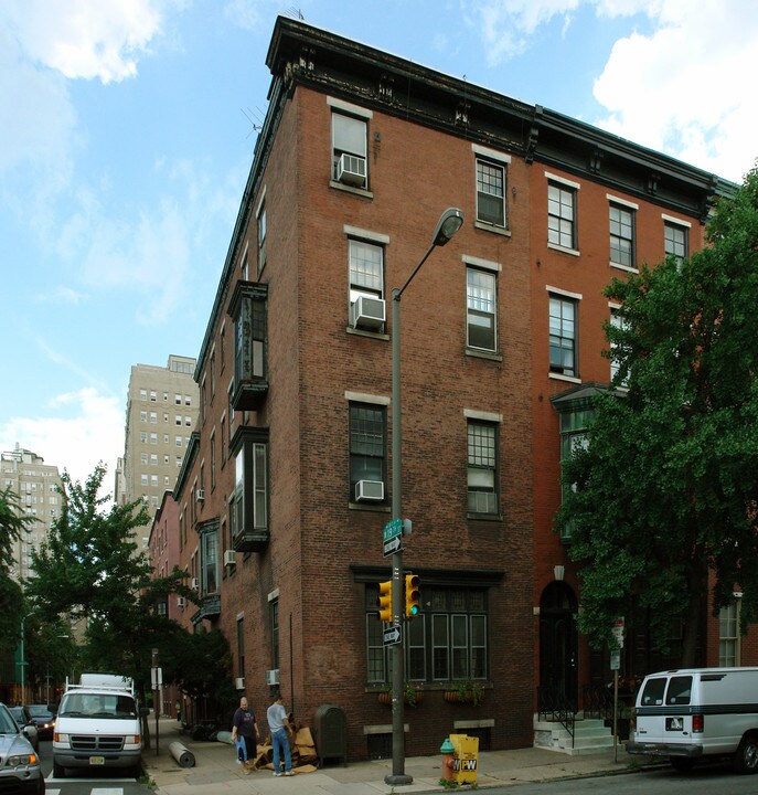 1835 Pine St in Philadelphia, PA - Building Photo