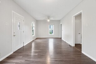 1223 W 19th St in Cedar Falls, IA - Building Photo