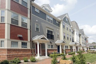 Station Square at Fanwood Townhomes in Fanwood, NJ - Building Photo - Building Photo