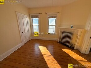 27 Falcon St, Unit 3 in Boston, MA - Foto de edificio - Building Photo