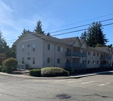 151 N 8th St in Coos Bay, OR - Building Photo