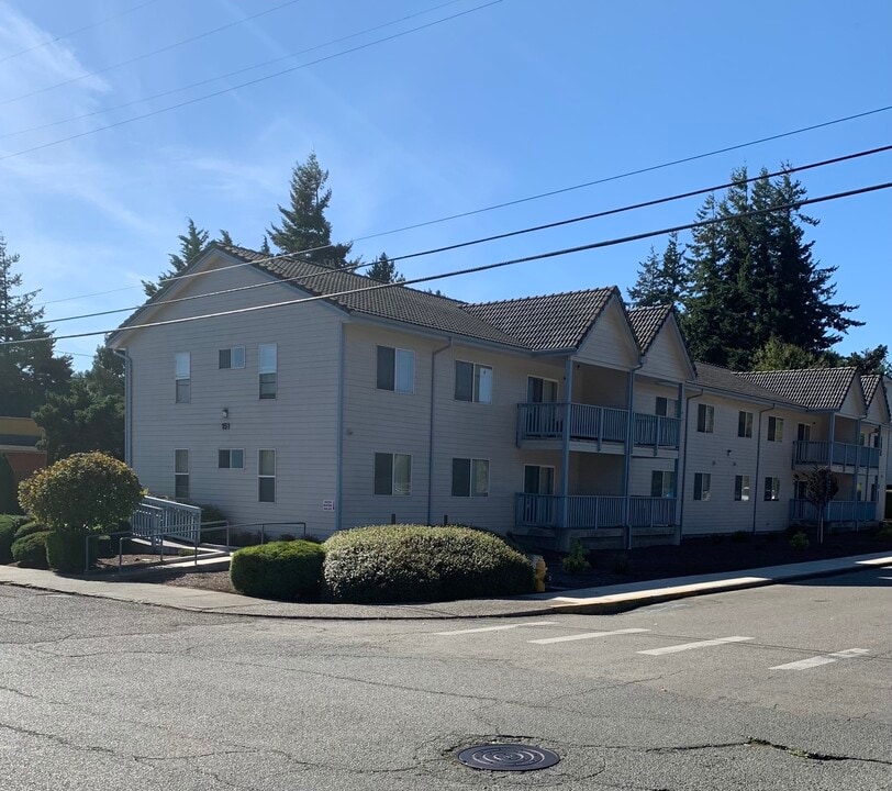 151 N 8th St in Coos Bay, OR - Building Photo