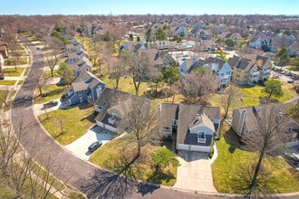 Hunter's Pointe Apartments in Overland Park, KS - Foto de edificio - Building Photo