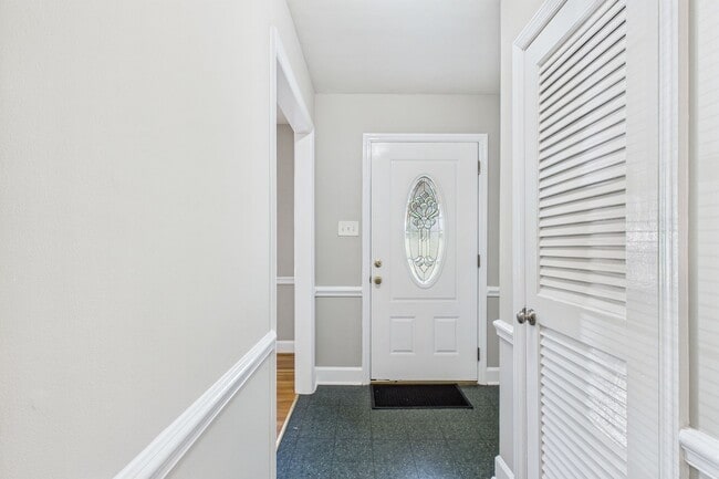 1103 Surry Dr in Greensboro, NC - Building Photo - Building Photo