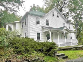 4 Underwood St in Saugerties, NY - Building Photo