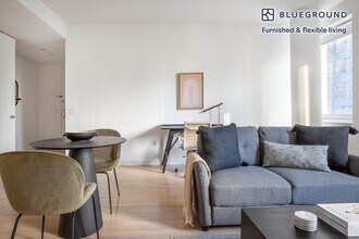 70 W 45th St in New York, NY - Building Photo - Building Photo