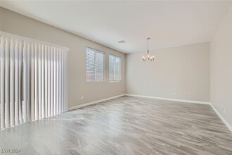 6656 Autumn Breeze St, Unit 214 in Las Vegas, NV - Building Photo - Building Photo