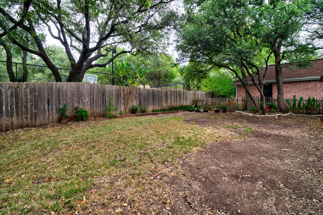 10904 Grapevine Ln in Austin, TX - Building Photo - Building Photo