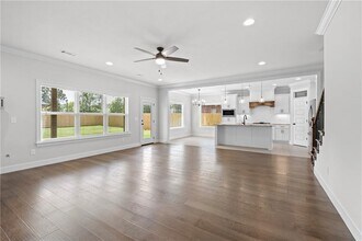 1361 Sessile Oak Wy in Bentonville, AR - Foto de edificio - Building Photo