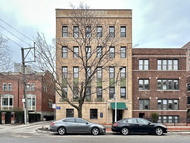 3810 N Fremont St, Unit J05P in Chicago, IL - Building Photo - Building Photo