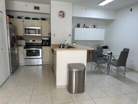 7220 NW 114th Ave in Doral, FL - Building Photo