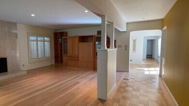 2962 Gibbons Dr in Alameda, CA - Building Photo - Building Photo
