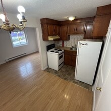 10 Pilots Hill in St John's, NL - Building Photo - Building Photo