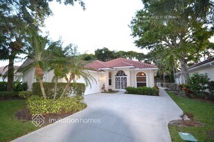 195 E Tall Oaks Cir in Palm Beach Gardens, FL - Building Photo