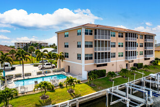 Admiral's Landing in Punta Gorda, FL - Building Photo - Building Photo