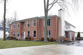 1926 Queenswood Dr in Findlay, OH - Foto de edificio - Building Photo