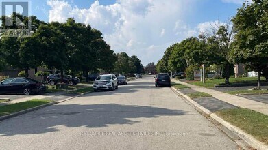 27 Vivians Crescent in Brampton, ON - Building Photo - Building Photo