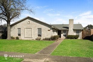 11317 McCree Rd in Dallas, TX - Building Photo