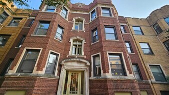 707 W Cornelia Ave in Chicago, IL - Building Photo