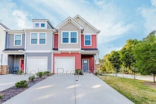 400 Pangel Ln in Duncan, SC - Building Photo